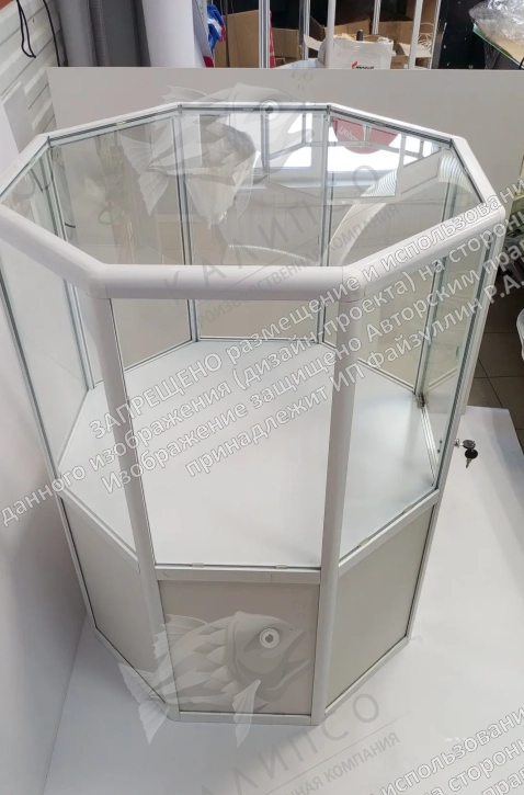 Восьмигранная шкаф-витрина с подсветкой, с бронирующей защитной пленкой, арт. ШК-4681Б